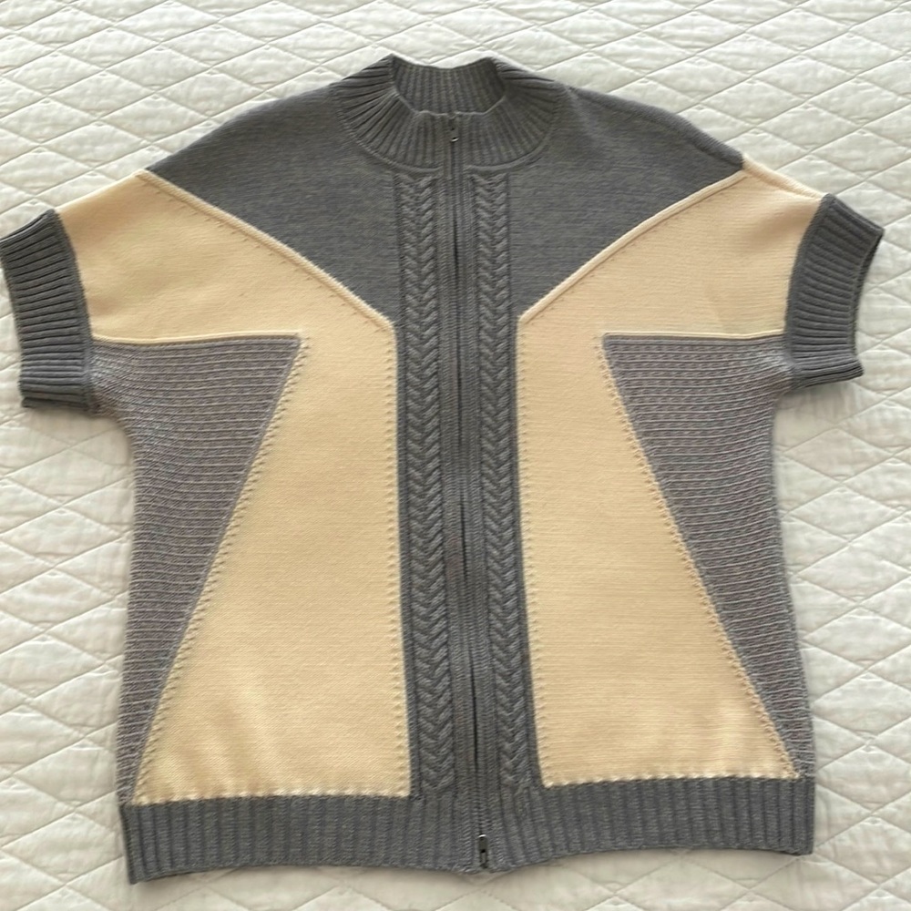 ST JOHN Sweater!